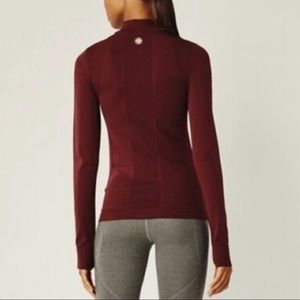 Tory Burch Tory Sport Half-Zip Pullover |
Color: Winetasting| Size : M